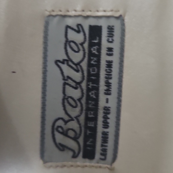 Vintage Leather Kitten Heels - Picture 4 of 6